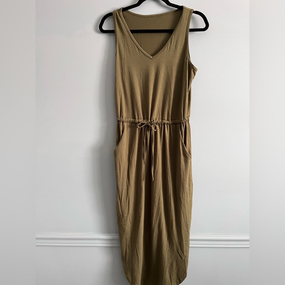 Stylish & Comfortable Olive Green Dress with pockets!